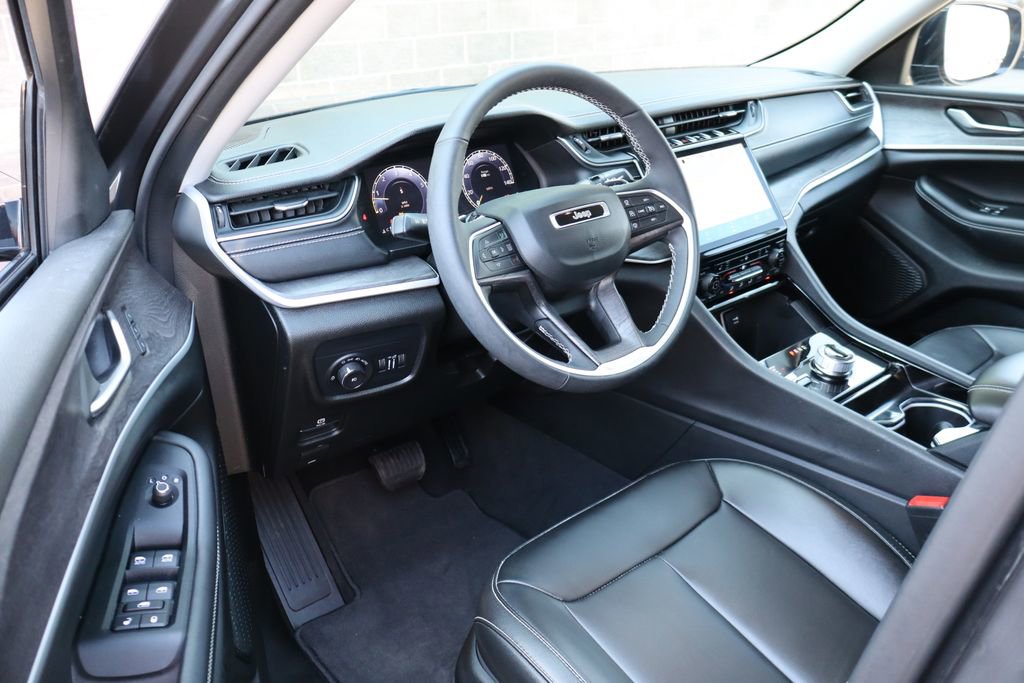 Used 2023 Jeep Grand Cherokee Limited image 13