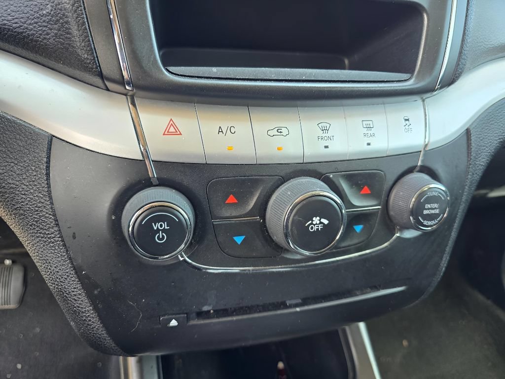 Used 2019 Dodge Journey SE w/ Blacktop Package FWD image 17