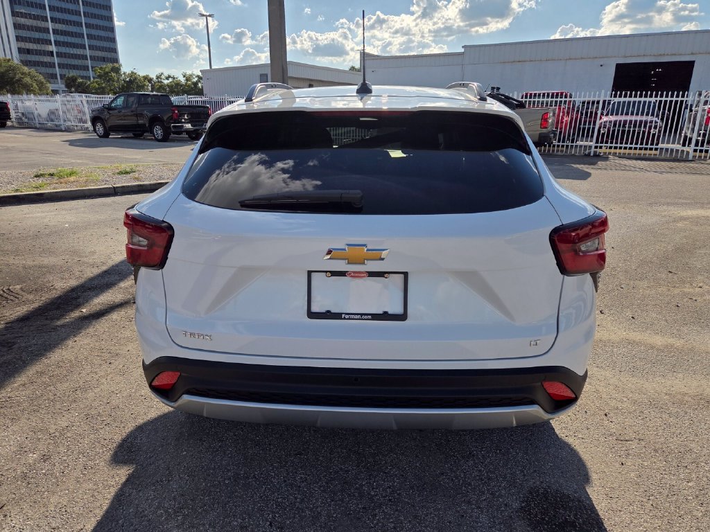 Used 2025 Chevrolet Trax LT w/ Driver Confidence Package FWD image 11