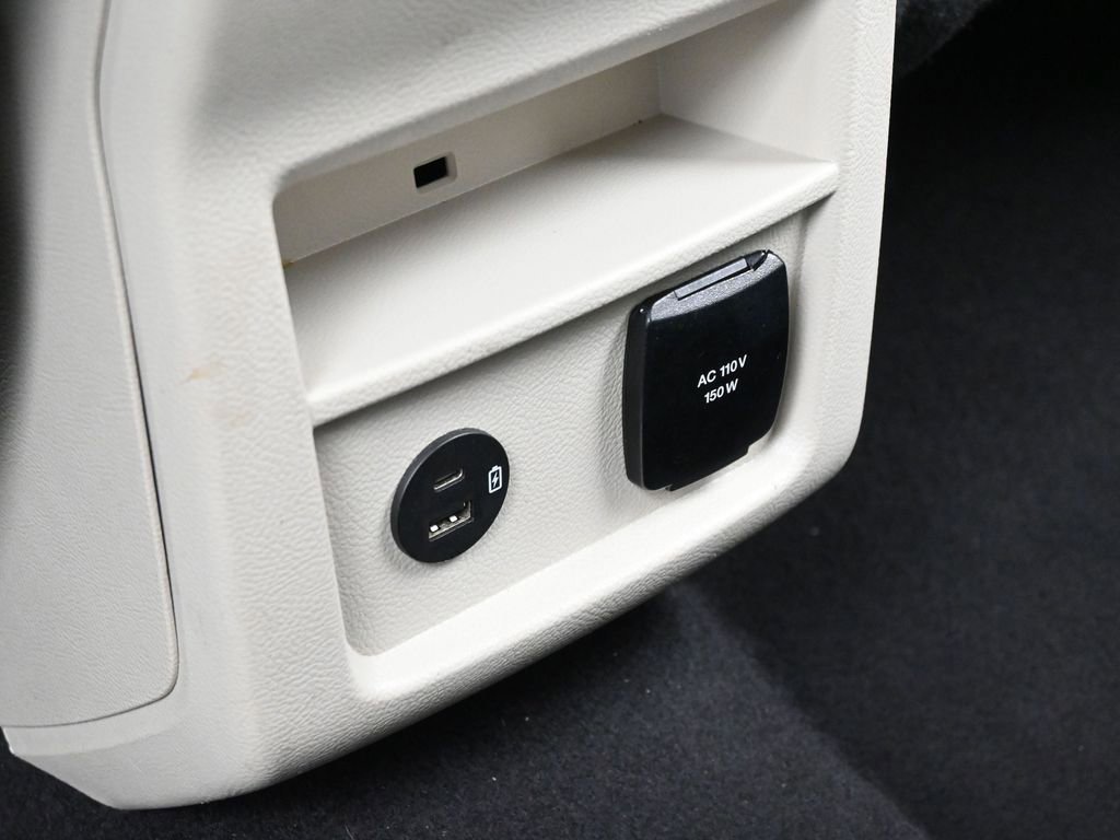 Used 2022 Ford Edge Titanium image 37