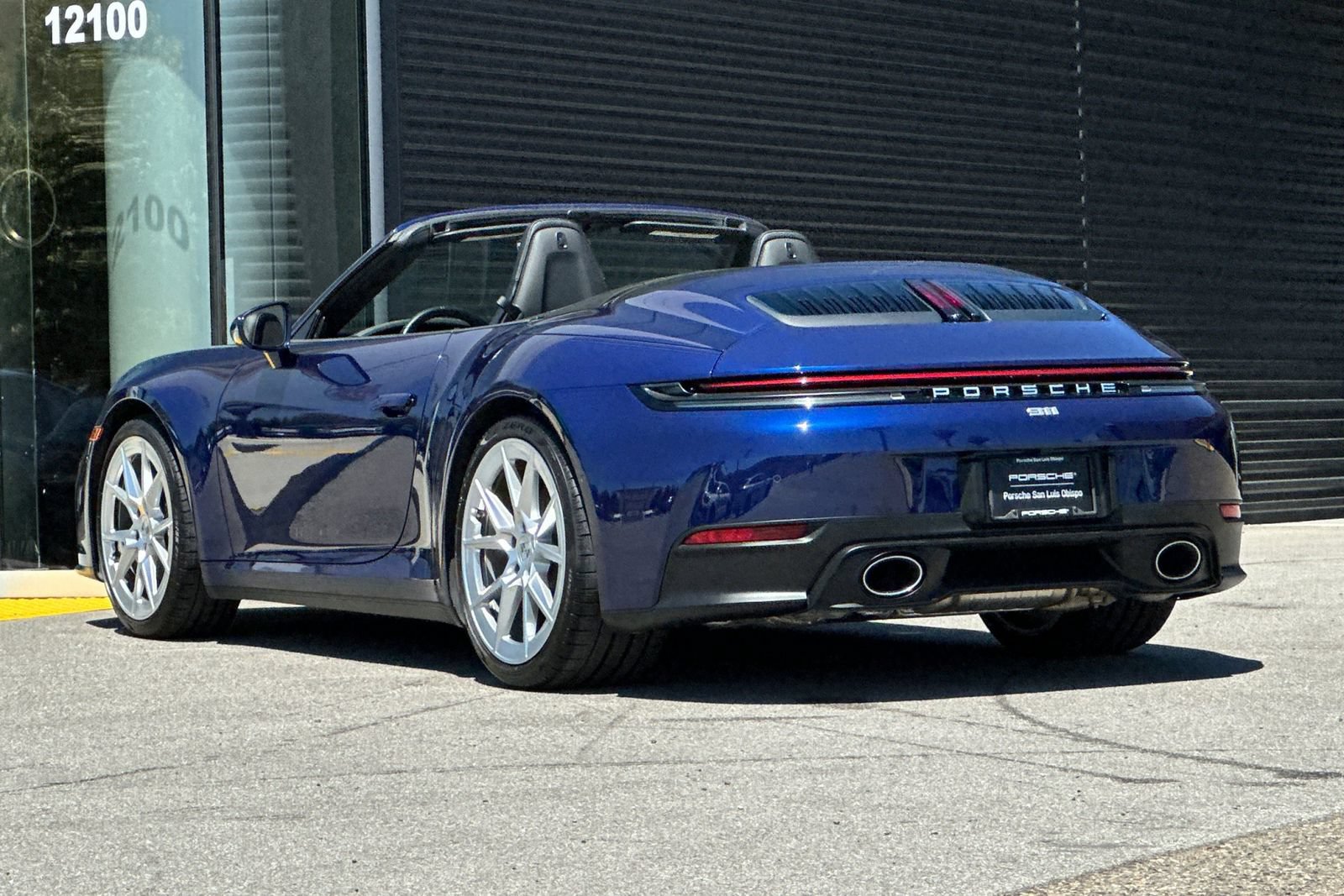 Used 2025 Porsche 911 Carrera RWD image 3
