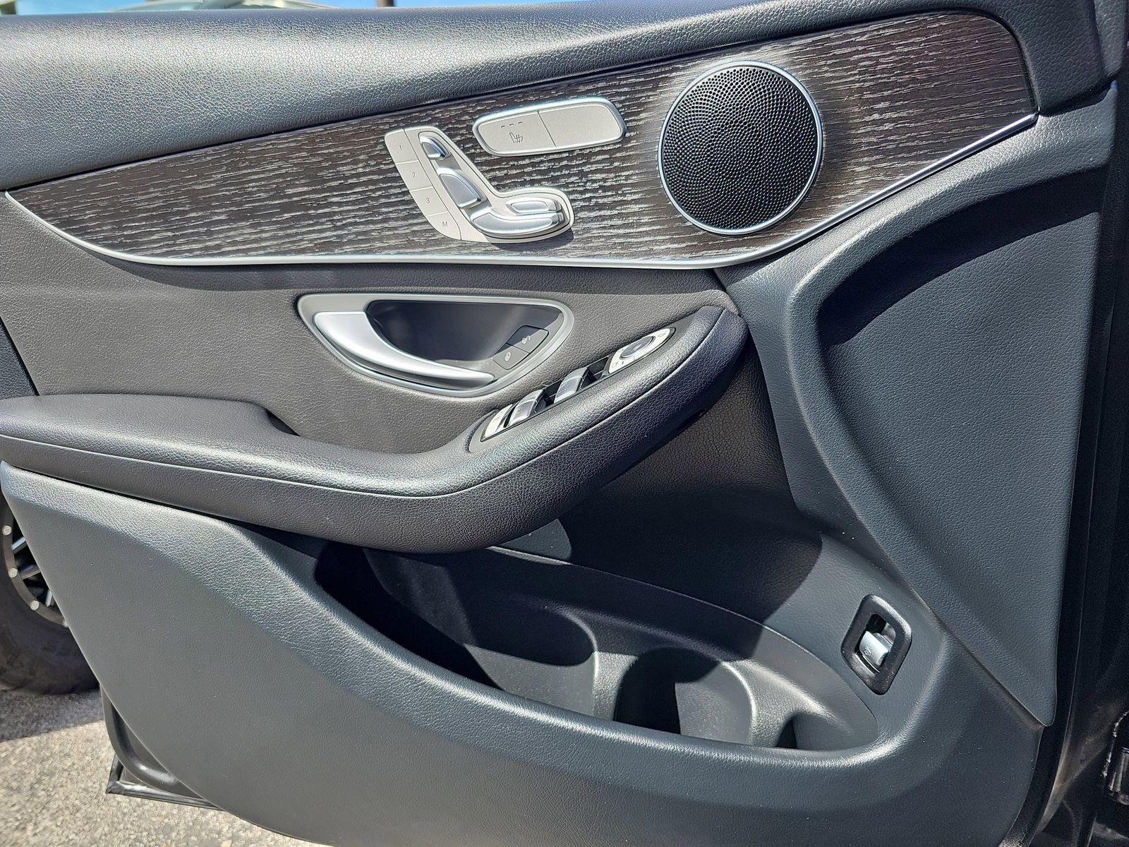 Used 2022 Mercedes-Benz GLC 300 image 32