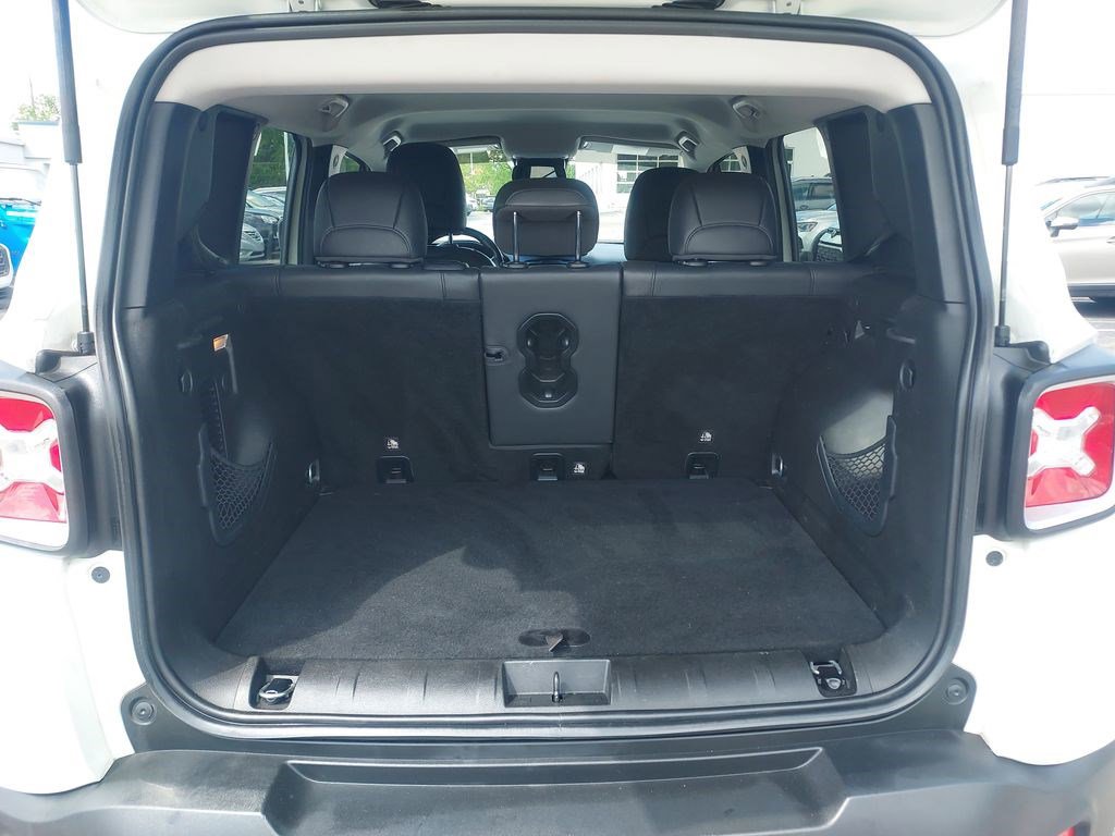 Used 2018 Jeep Renegade Limited w/ UConnect 8.4 Nav Group AWD/4WD image 27