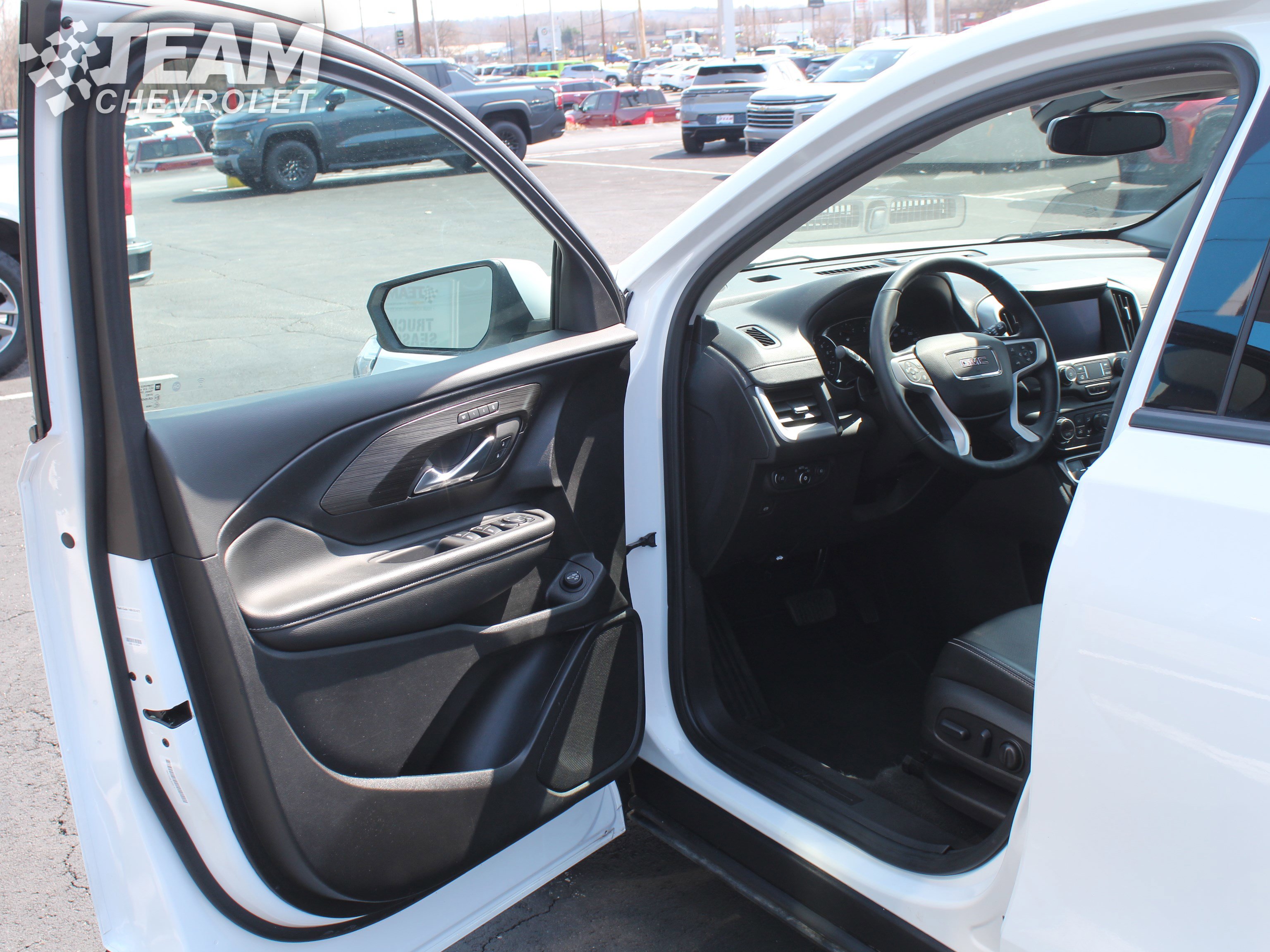 Used 2024 GMC Terrain SLT image 10