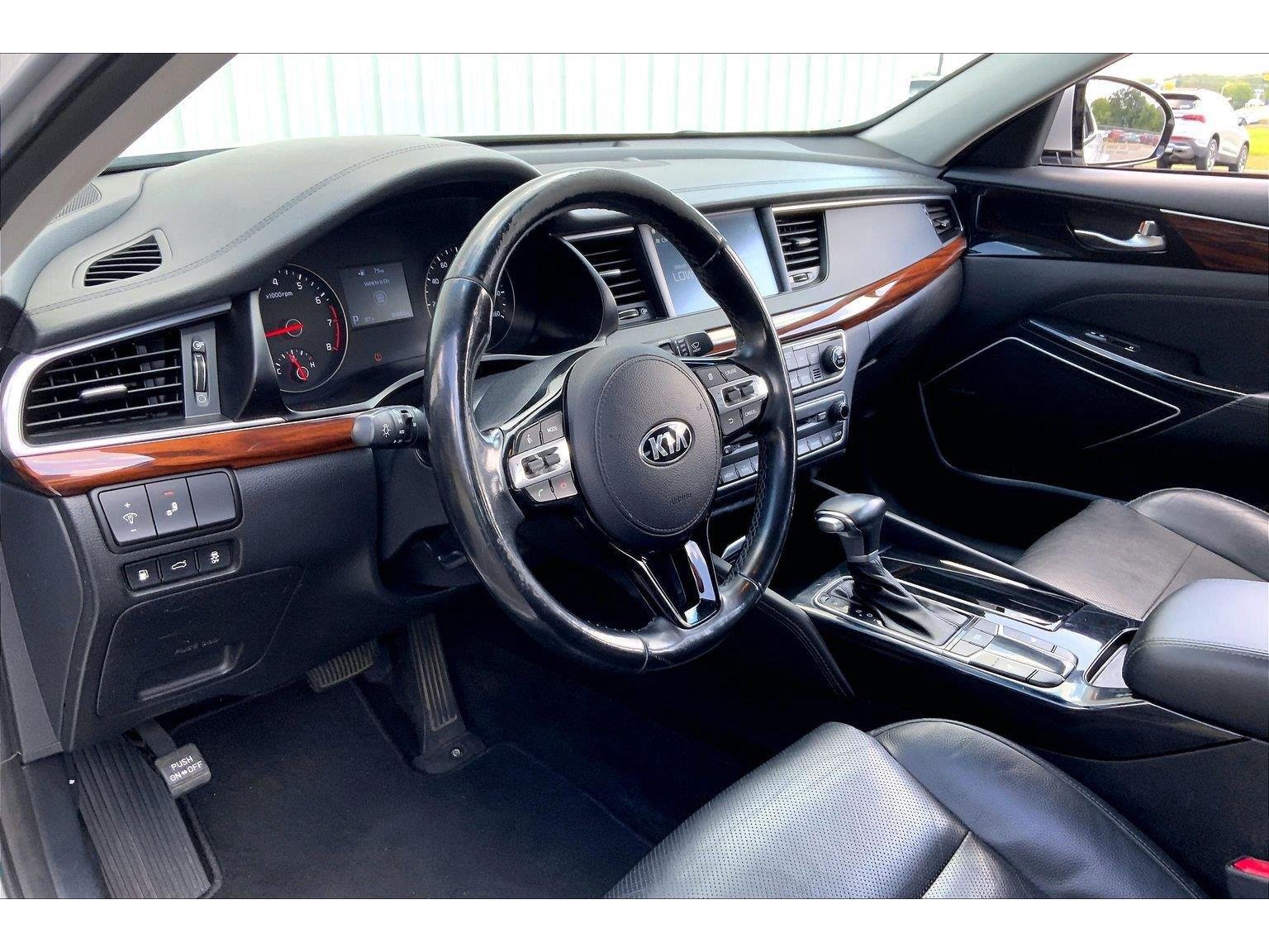 Used 2018 Kia Cadenza Premium w/ Luxury Package FWD image 11