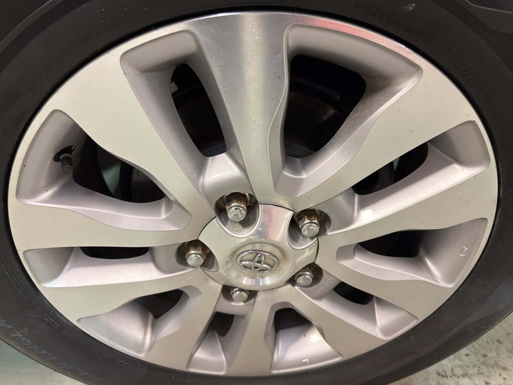 Used 2015 Toyota Sequoia Platinum AWD/4WD image 38