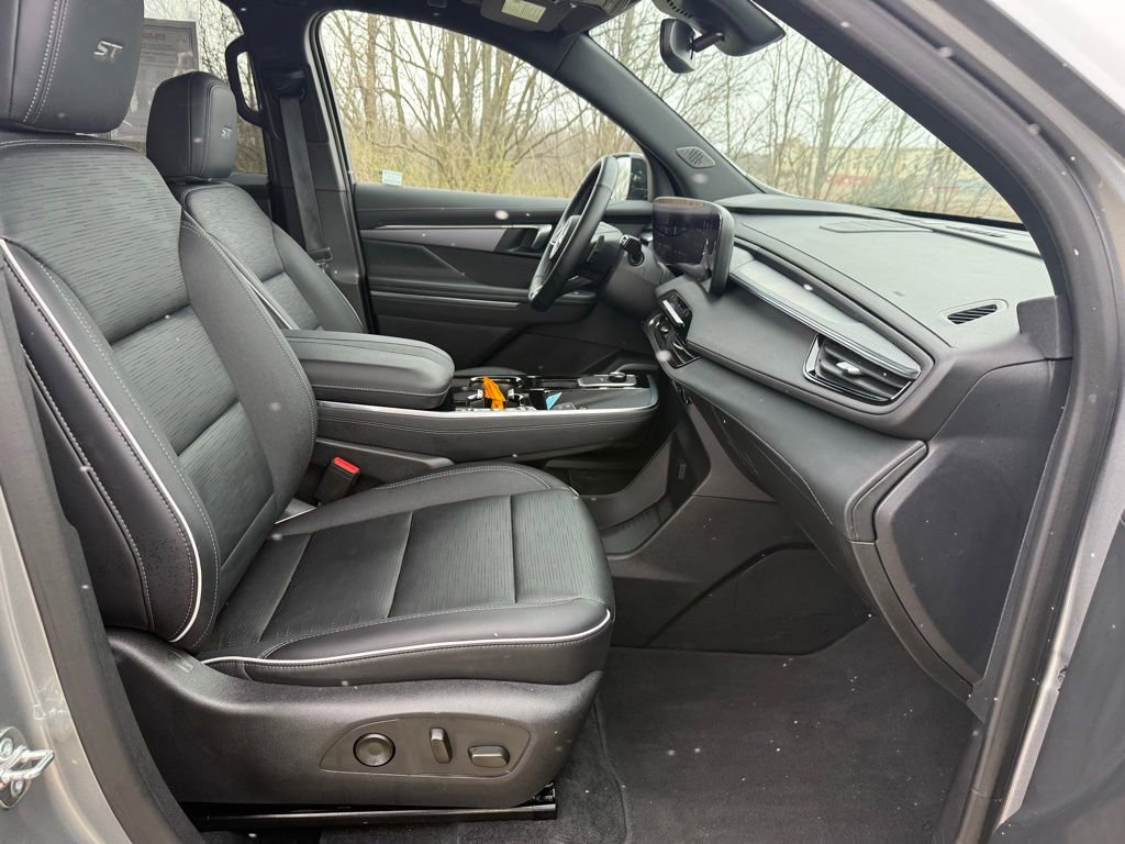 Used 2025 Buick Enclave Sport Touring image 24