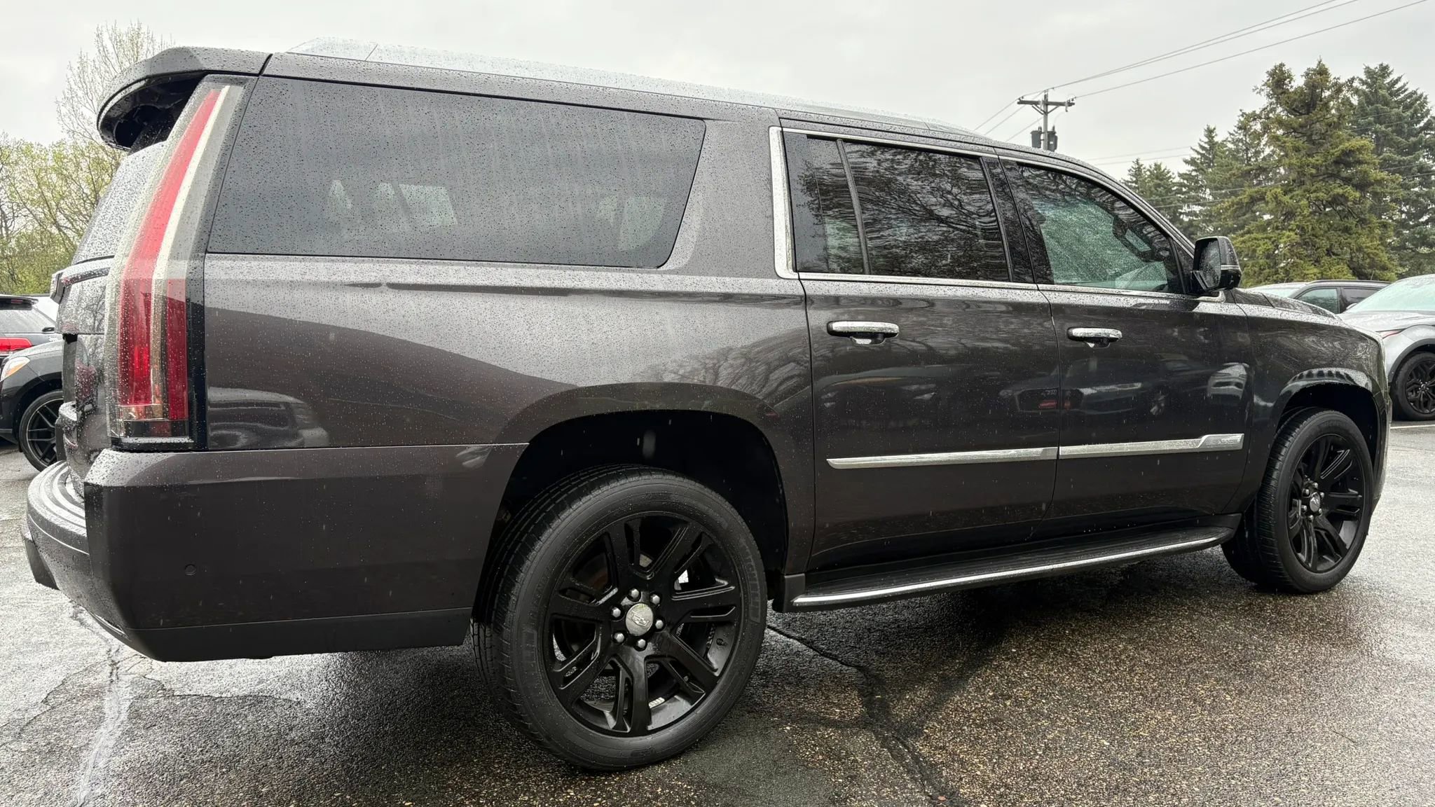 Used 2017 Cadillac Escalade ESV Luxury AWD/4WD image 10