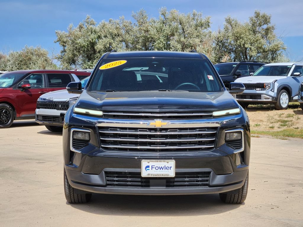 Used 2025 Chevrolet Traverse LT w/ Driver Confidence Package FWD image 3