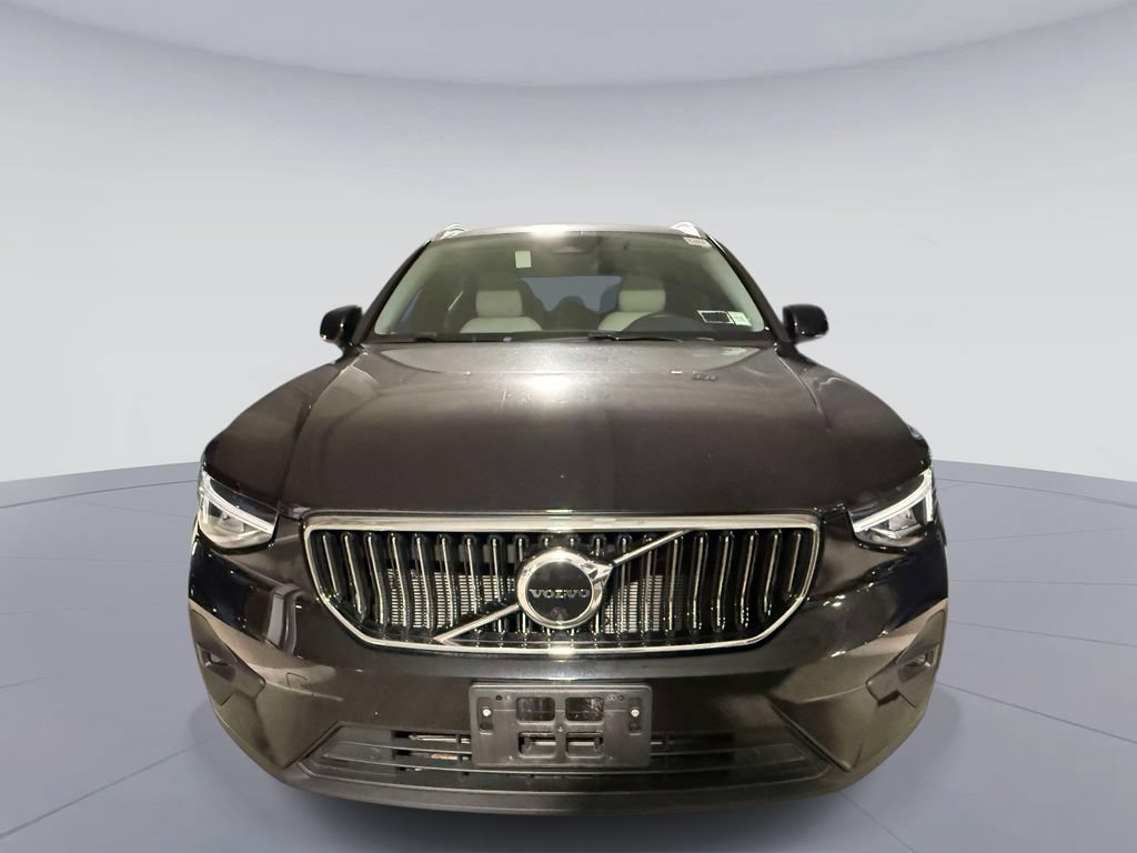 Used 2023 Volvo XC40 B5 Plus w/ Protection Package Premier AWD/4WD image 2