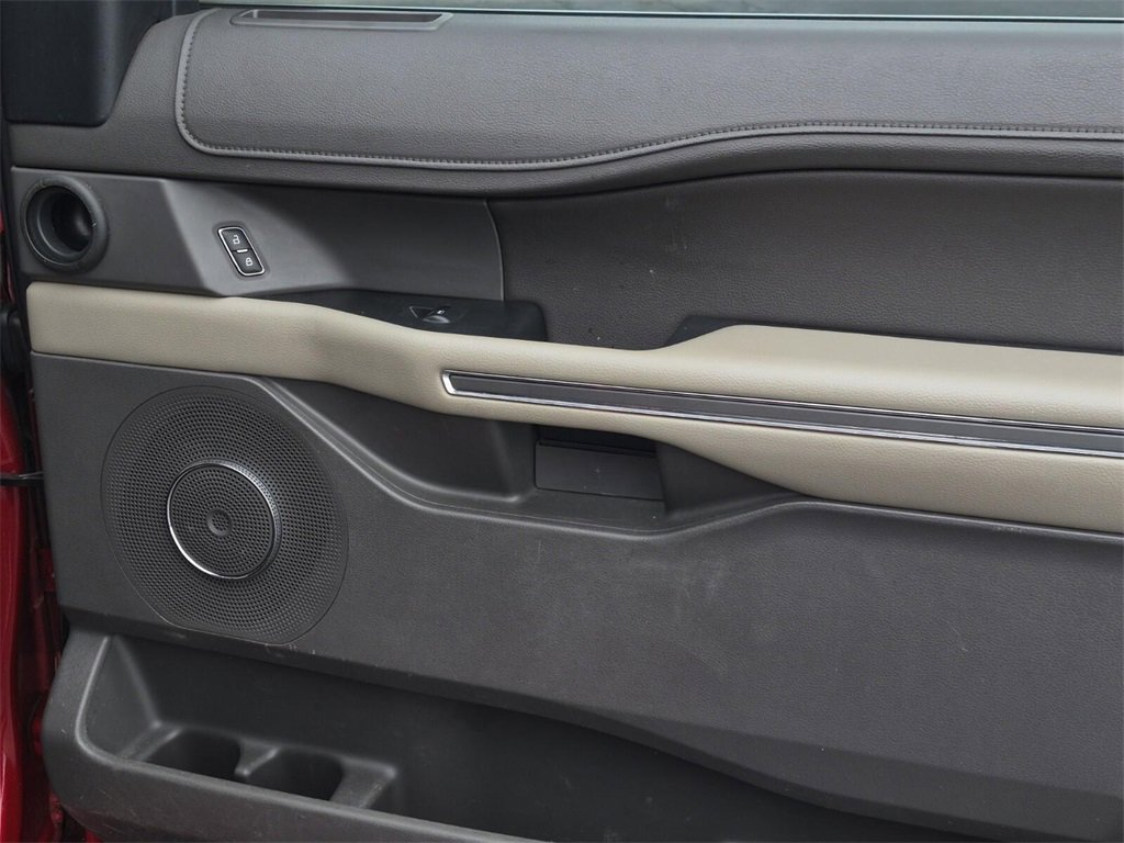 Used 2021 Ford Expedition XLT image 16