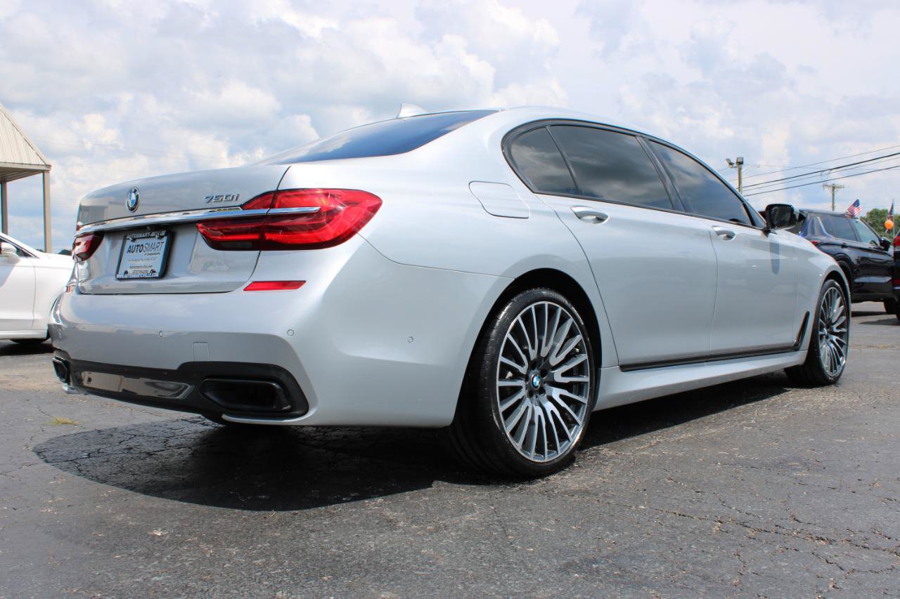 Used 2017 BMW 750i RWD image 4