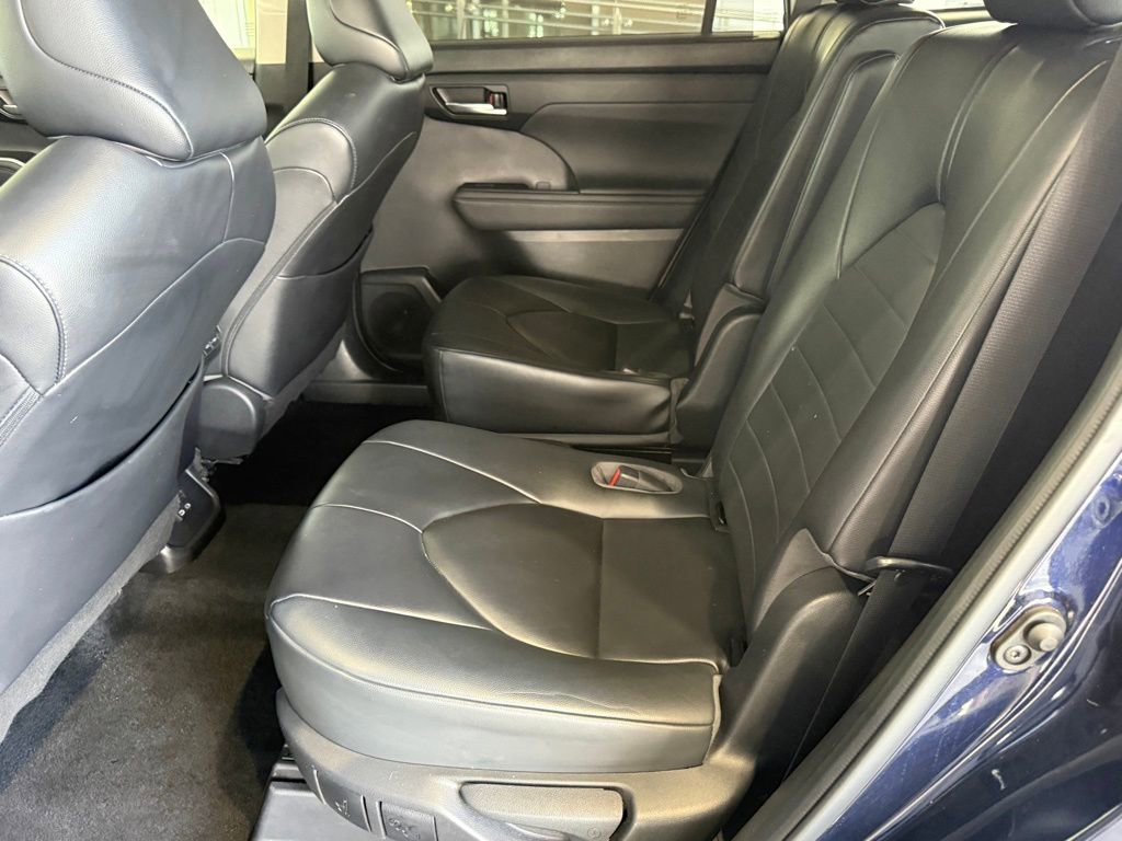 Used 2023 Toyota Highlander XLE image 35