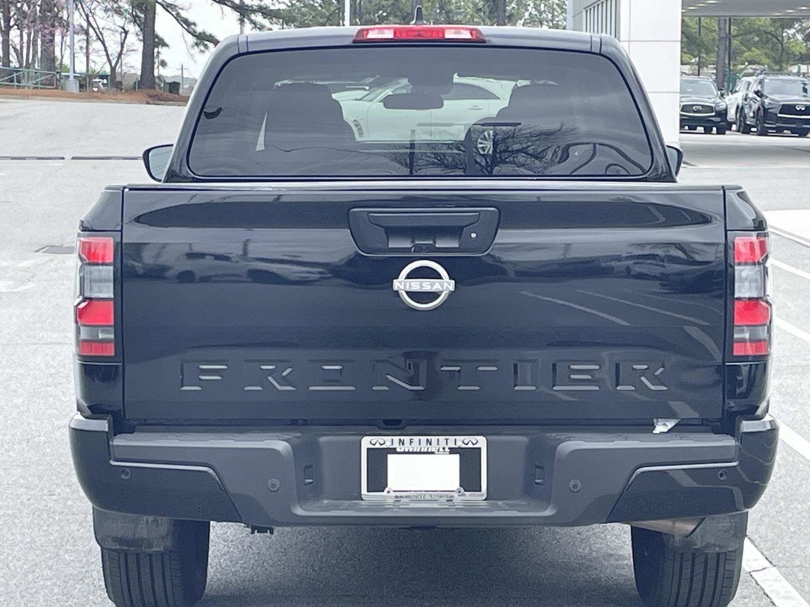 Used 2025 Nissan Frontier SV image 3