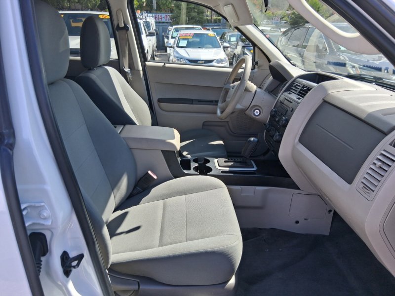 Used 2010 Ford Escape XLS FWD image 8