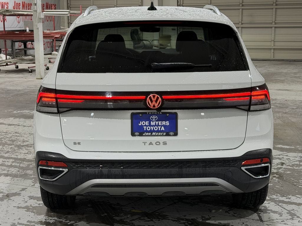 Used 2025 Volkswagen Taos SE FWD image 8