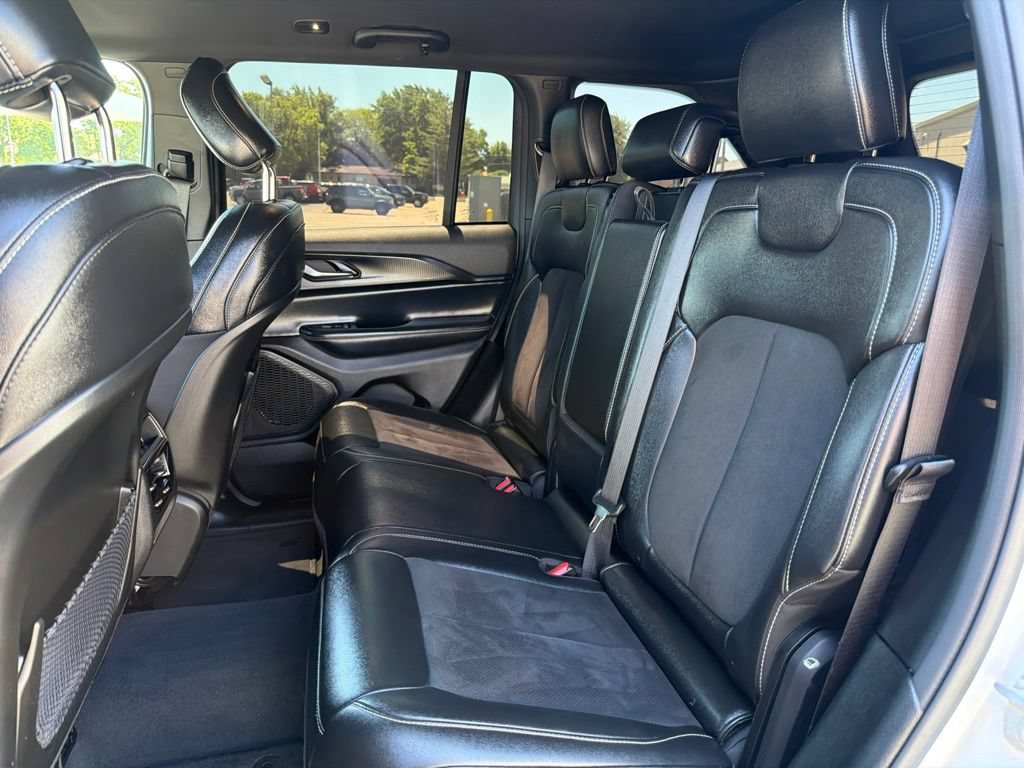 Used 2023 Jeep Grand Cherokee Altitude AWD/4WD image 13