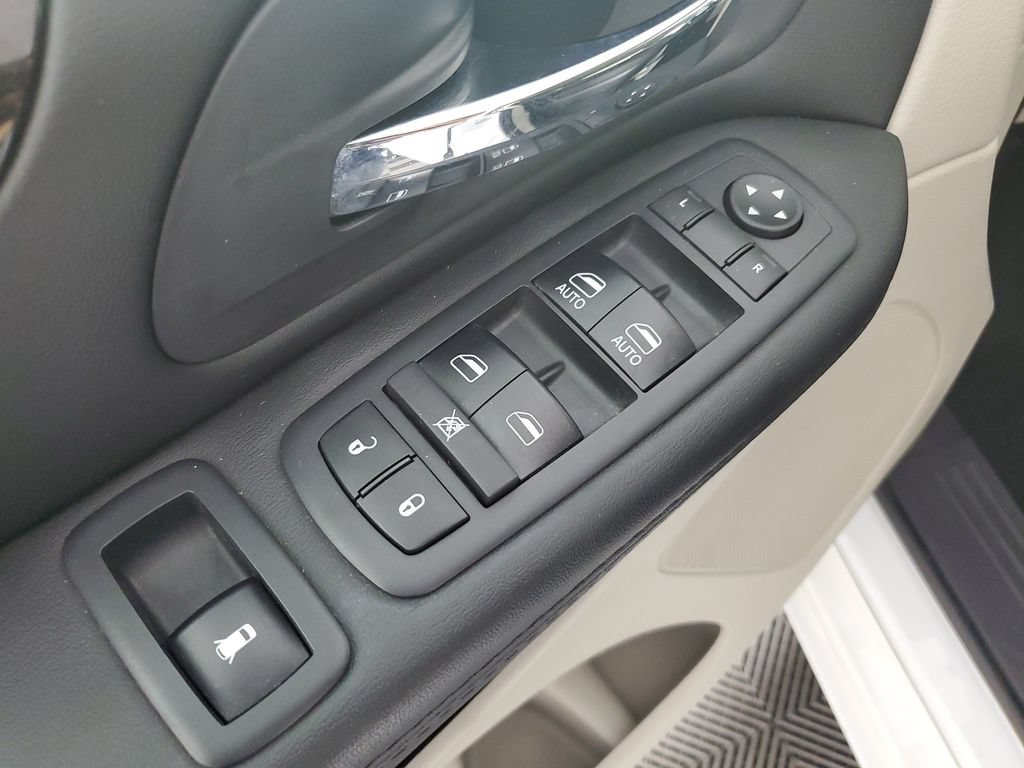 Used 2018 Dodge Grand Caravan SE w/ UConnect Hands-Free Group FWD image 27