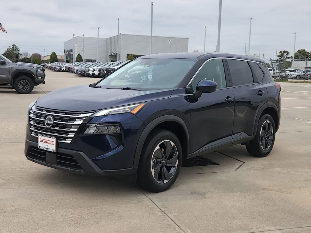 Used 2025 Nissan Rogue SV AWD/4WD image 3