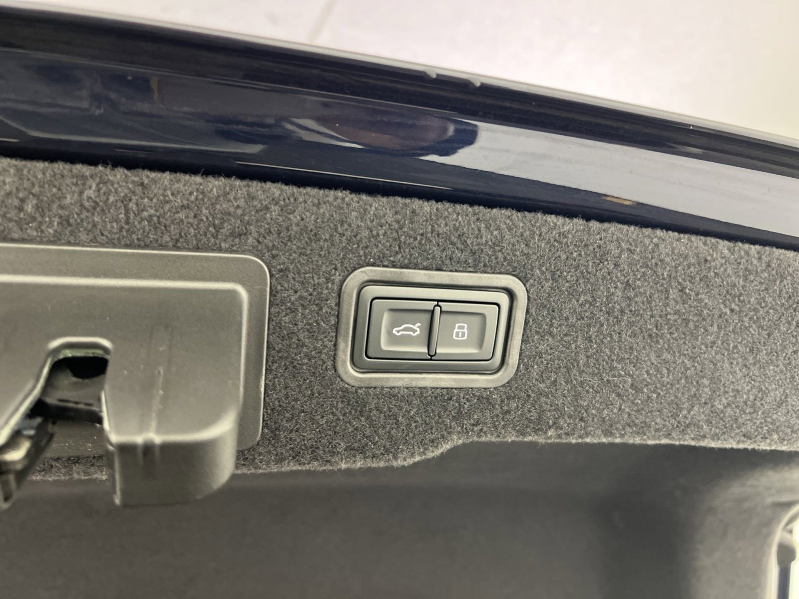 Used 2024 Audi A8 L 3.0T image 28