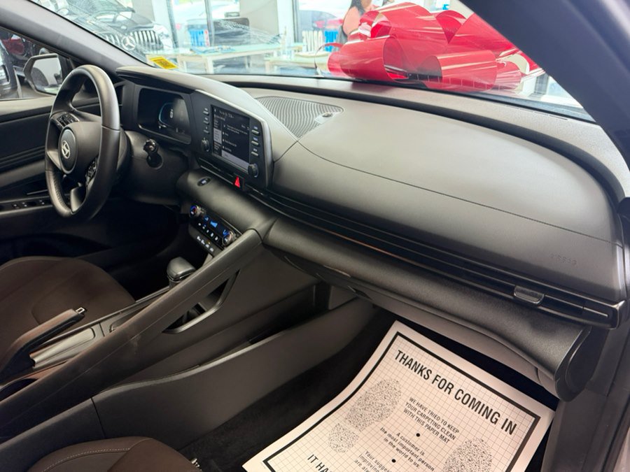 Used 2025 Hyundai Elantra Sport FWD image 46