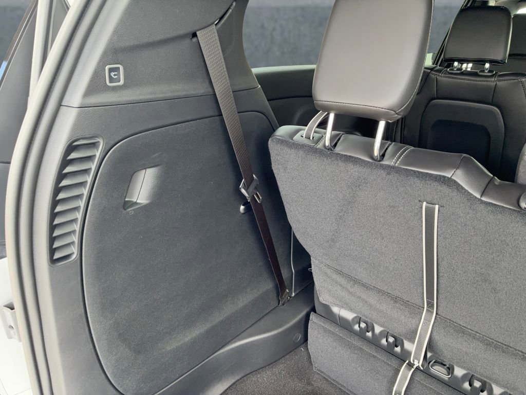 New 2026 Chrysler Pacifica Select AWD/4WD image 23