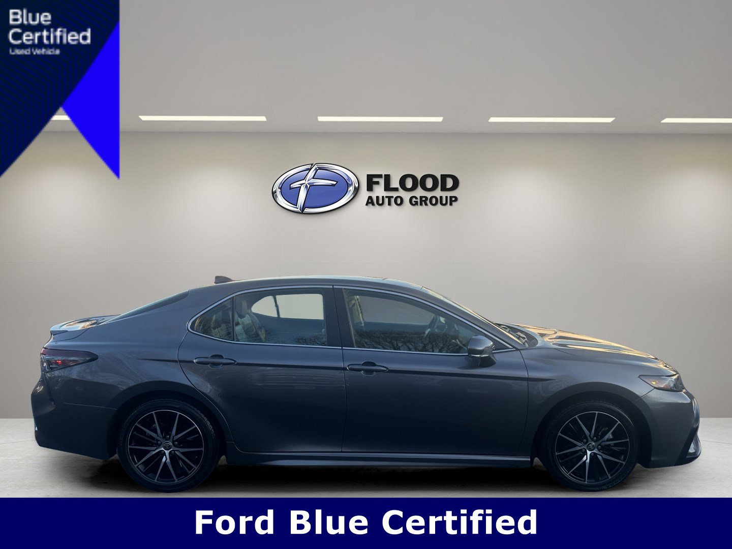 Used 2024 Toyota Camry SE w/ Cold Weather Package image 5