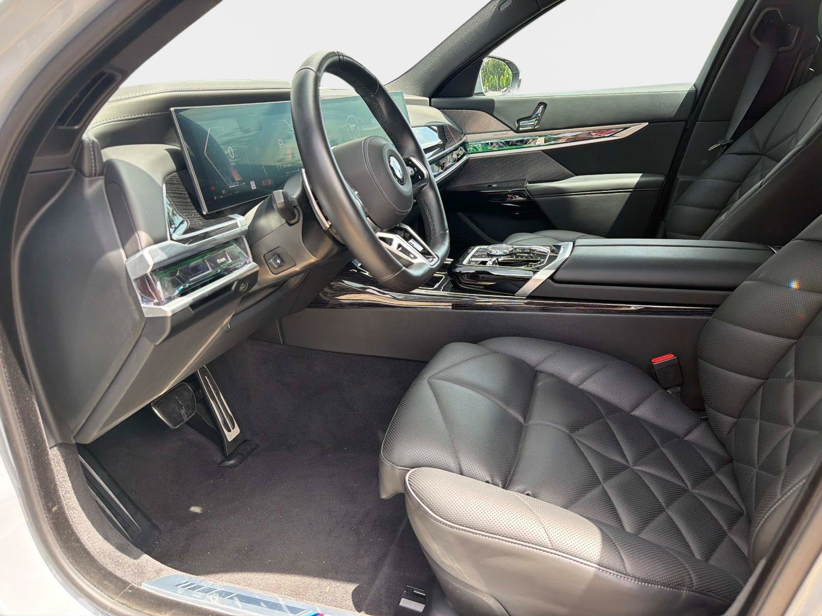 Used 2025 BMW 740i xDrive AWD/4WD image 19