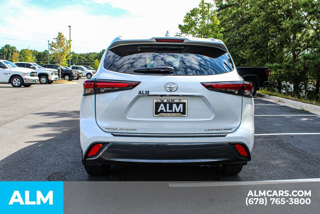 Used 2024 Toyota Highlander Limited image 11