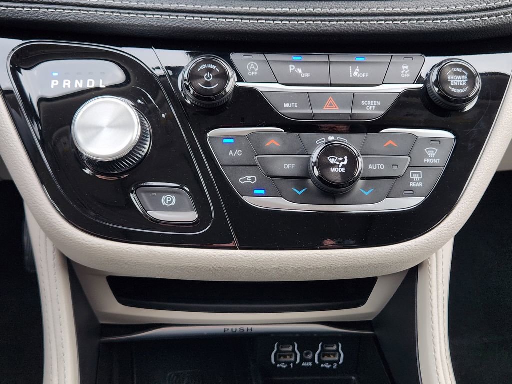 Used 2024 Chrysler Pacifica Limited image 24