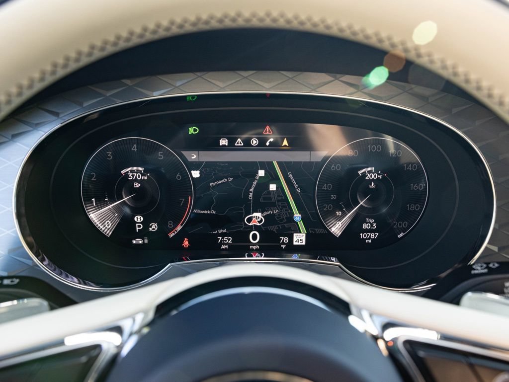 Used 2023 Bentley Bentayga AWD/4WD image 33