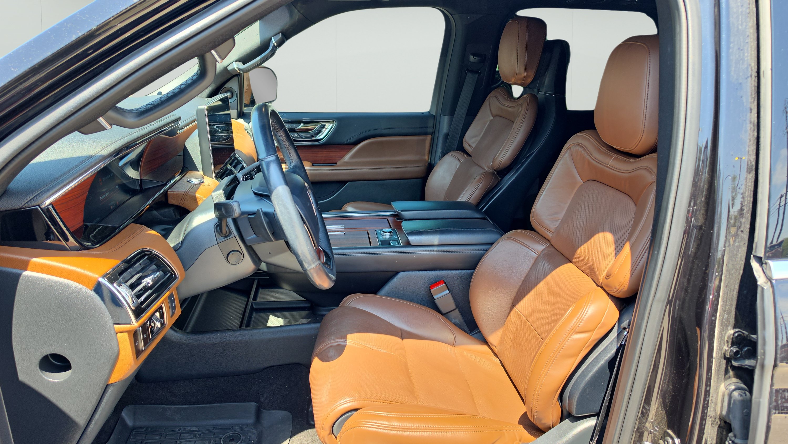 Used 2023 Lincoln Navigator Reserve AWD/4WD image 9