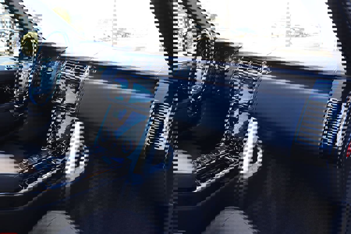 Used 2018 Land Rover Range Rover HSE image 13