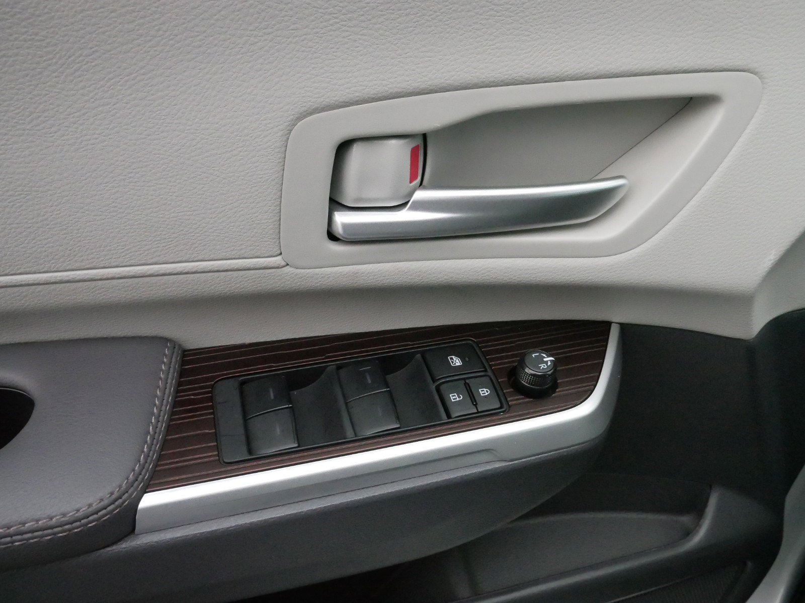 New 2024 Toyota Sienna XLE image 19