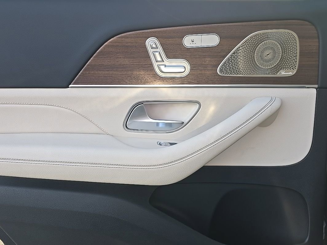 New 2026 Mercedes-Benz GLS 450 4MATIC image 32