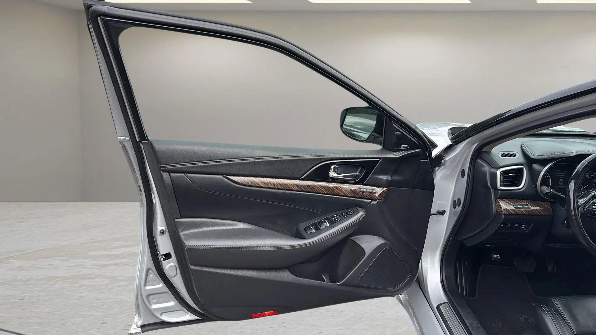 Used 2017 Nissan Maxima Platinum image 19