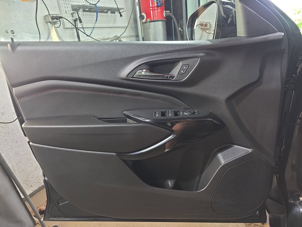 Used 2024 Chevrolet Trax RS w/ Driver Confidence Package FWD image 26