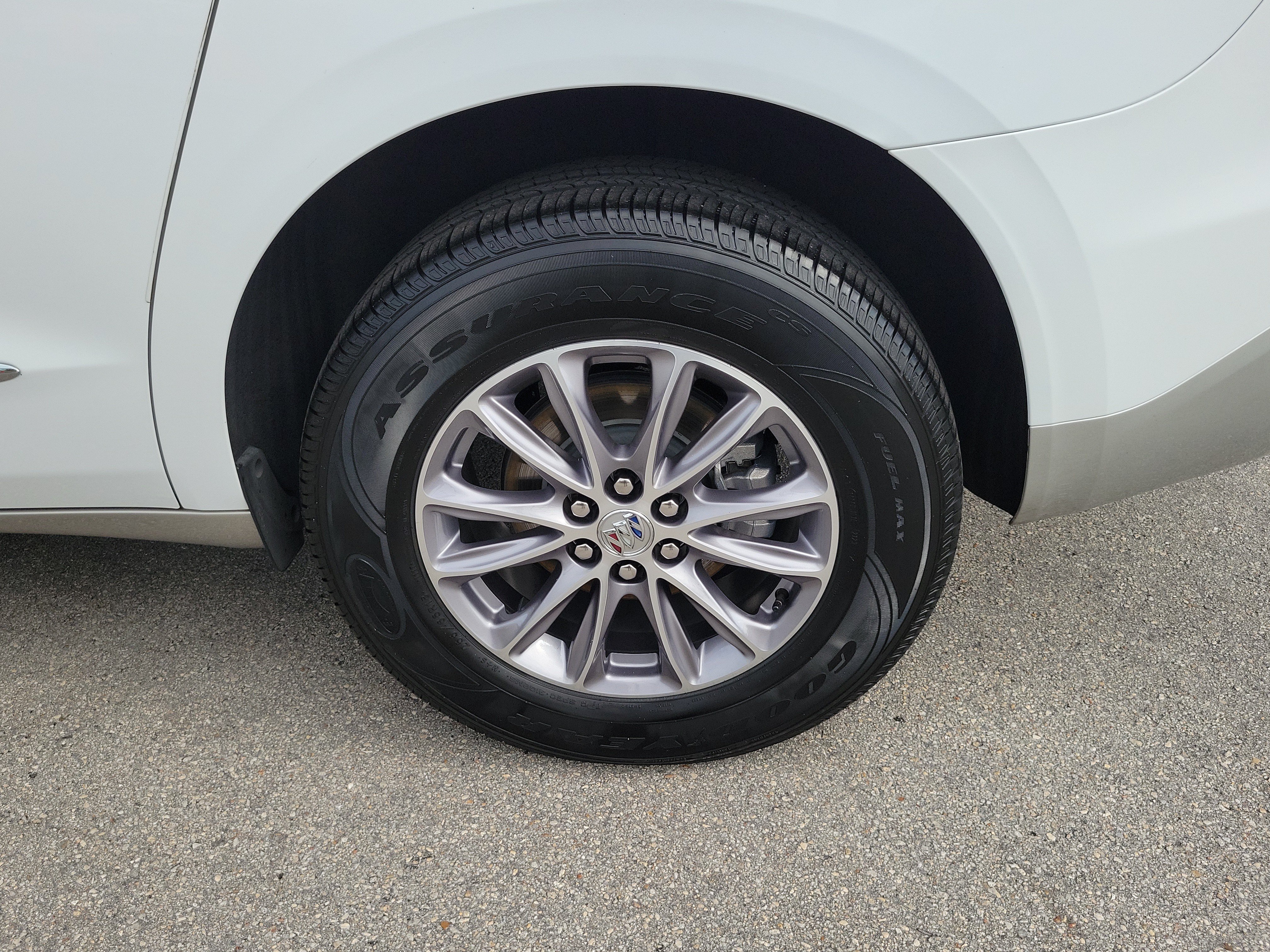 Used 2024 Buick Enclave Essence FWD image 27