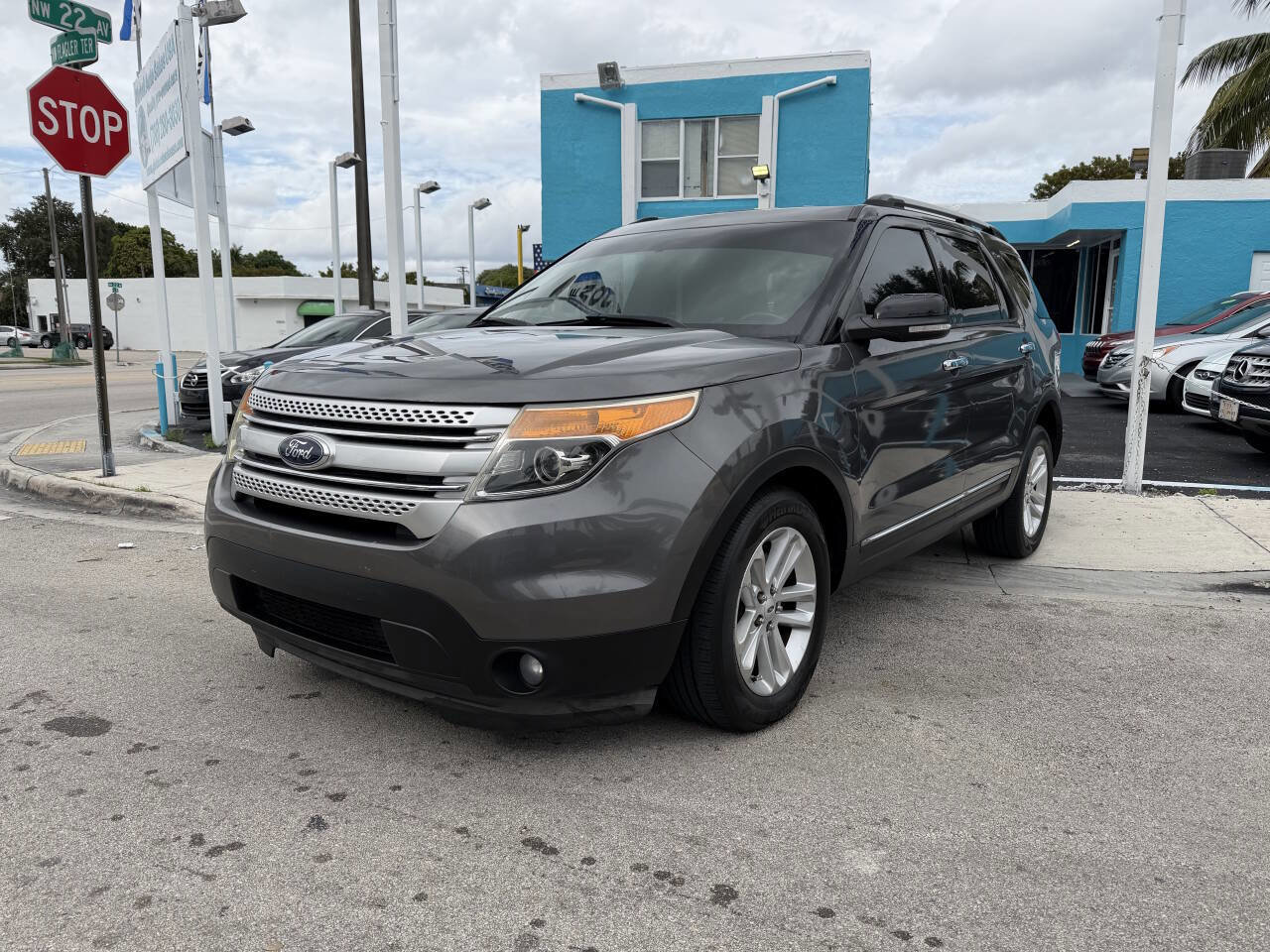 Used 2014 Ford Explorer XLT image 3