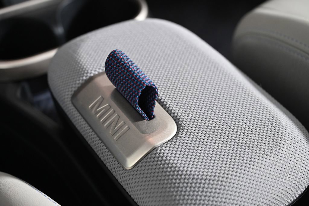 Used 2025 MINI Cooper 2-Door Hardtop image 21