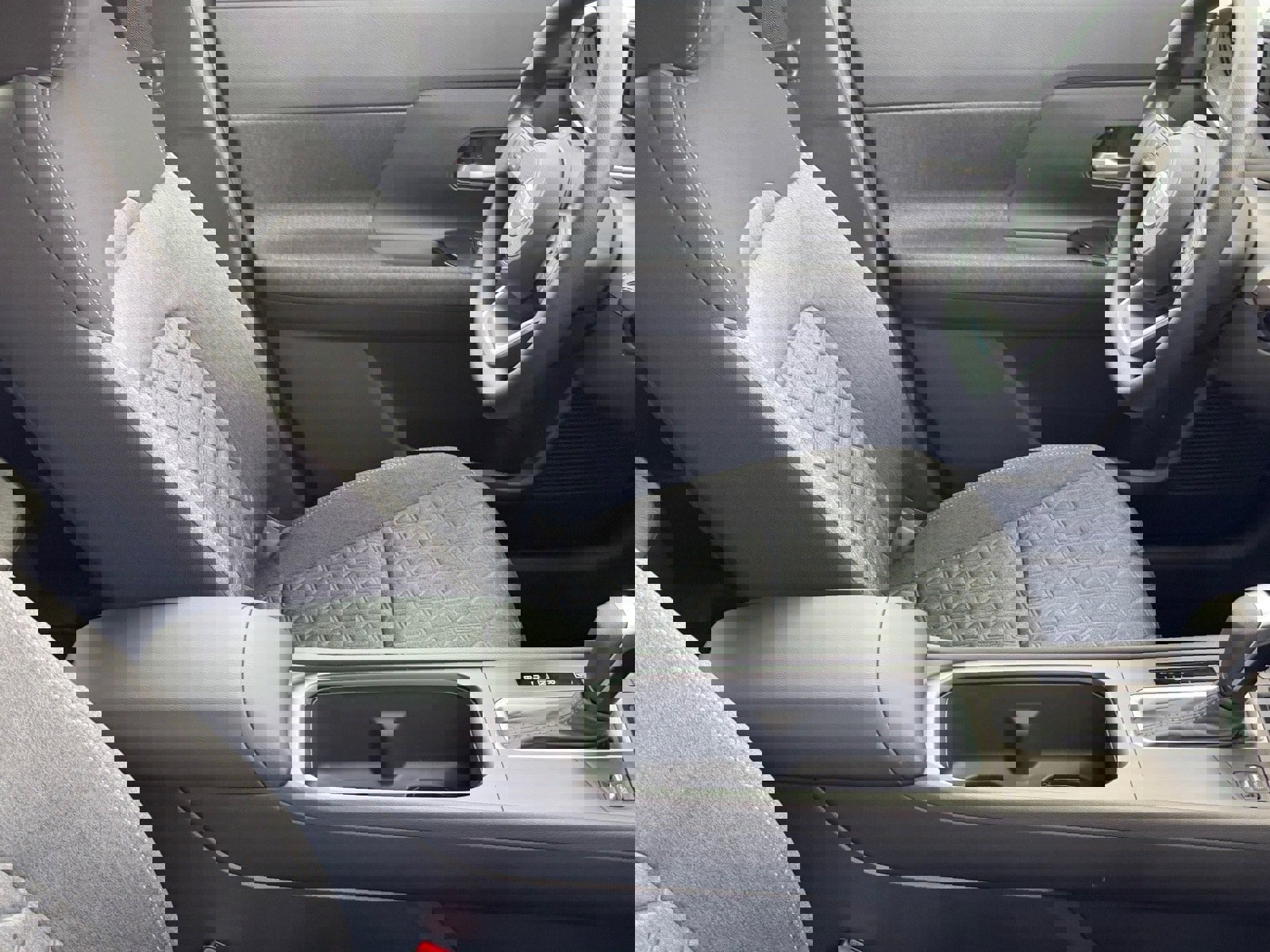 New 2026 Nissan Kicks SV image 12