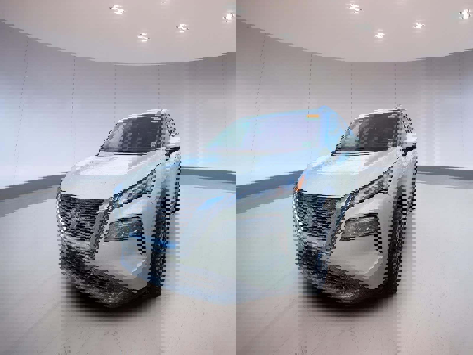 Used 2023 Nissan Rogue SL image 2