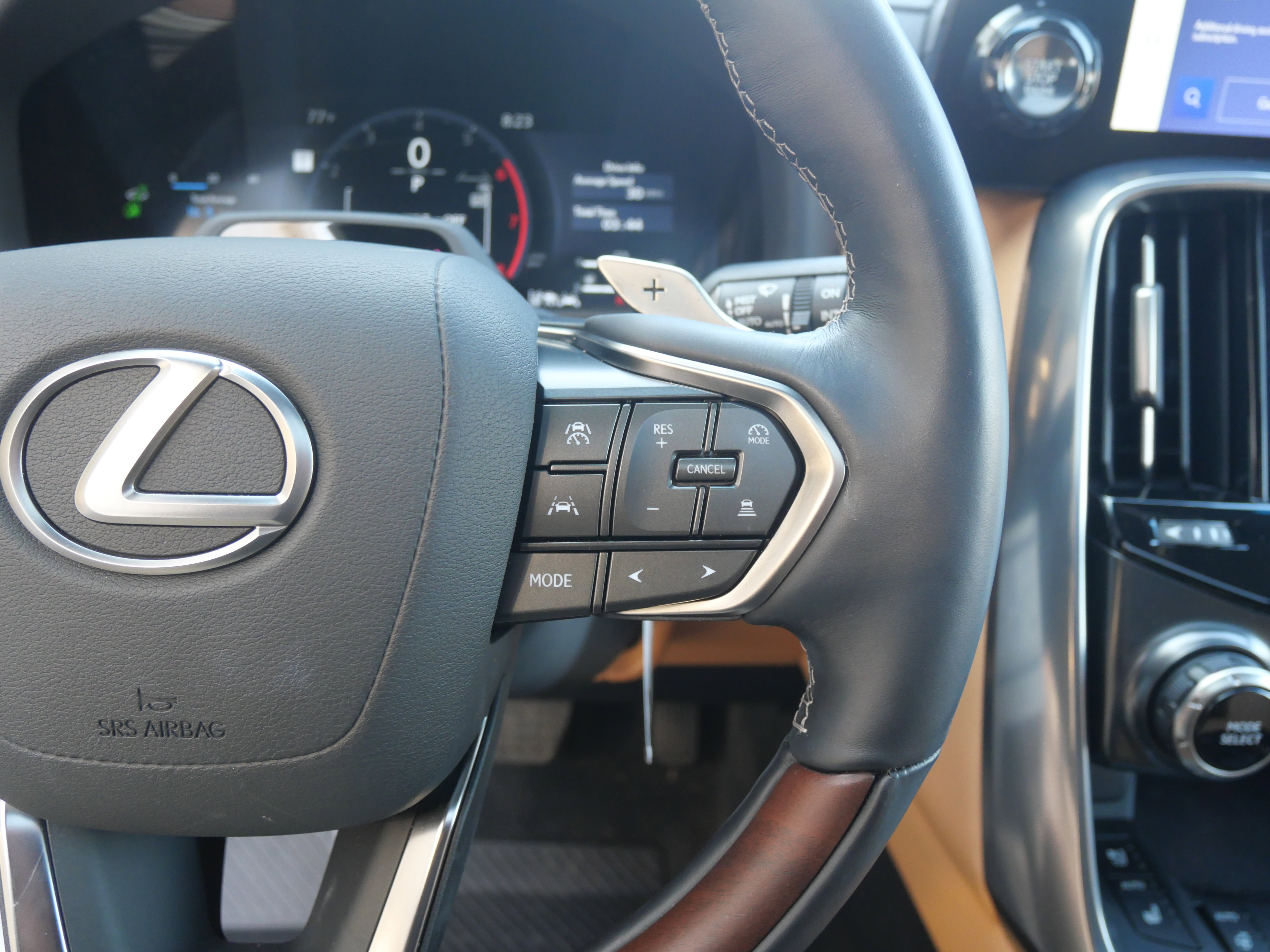 Used 2025 Lexus LX 600 4WD w/ Luxury Package image 15