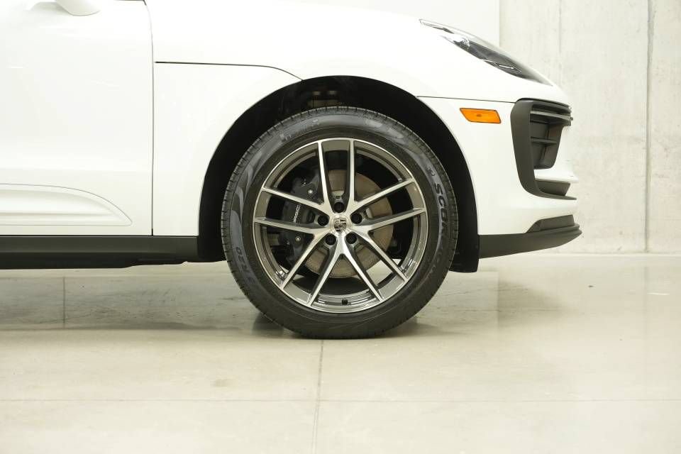 New 2026 Porsche Macan AWD/4WD image 40