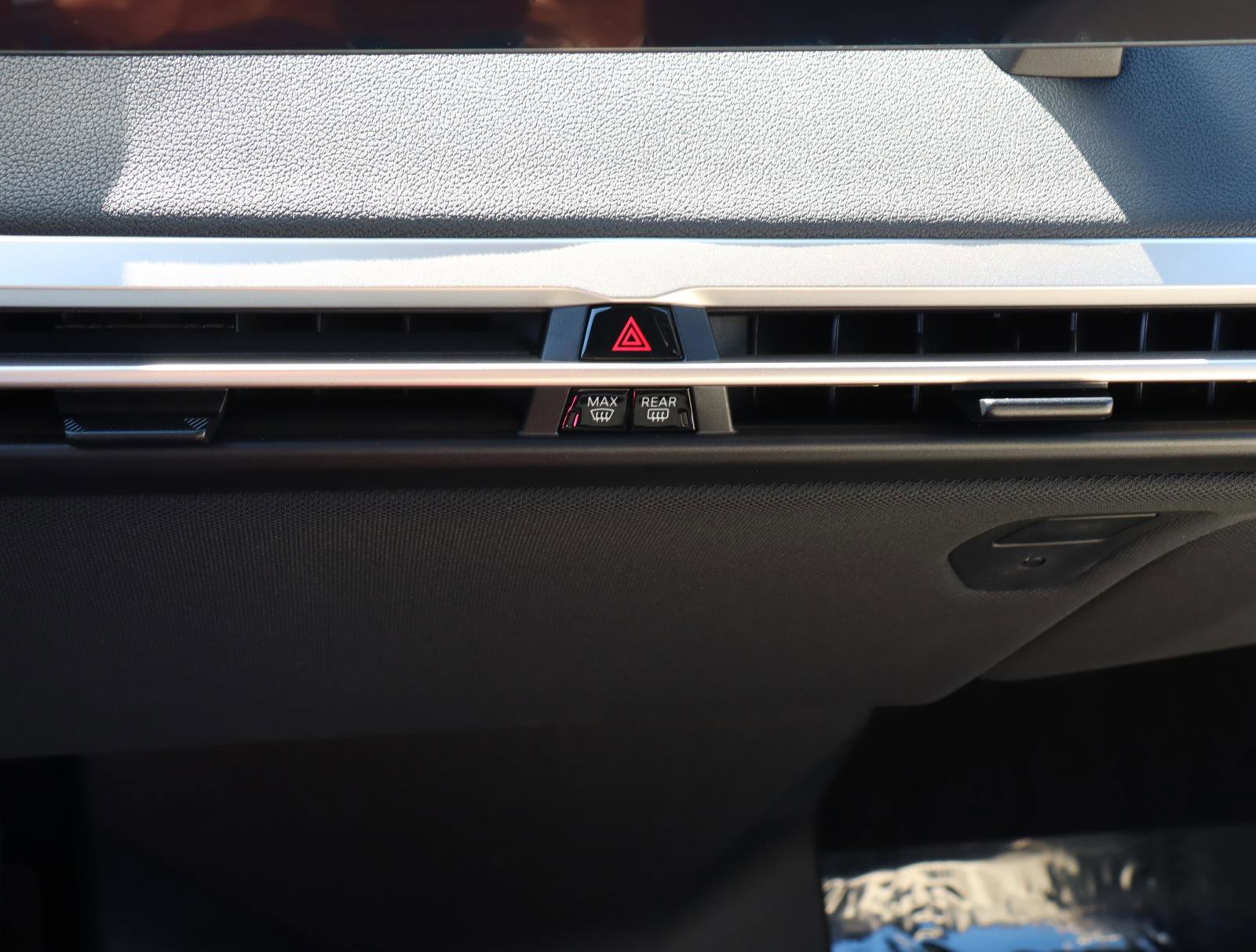 Used 2025 BMW iX xDrive50 w/ Convenience Package image 25