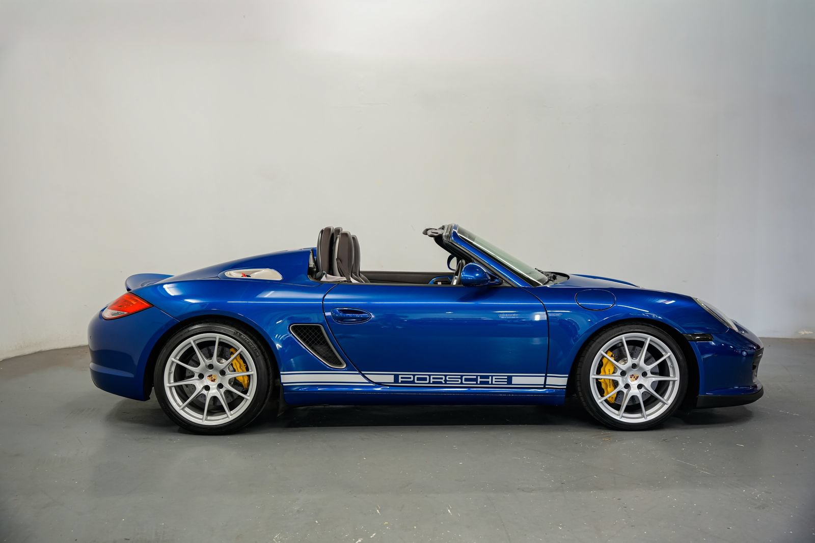 Used 2011 Porsche Boxster Spyder RWD image 2