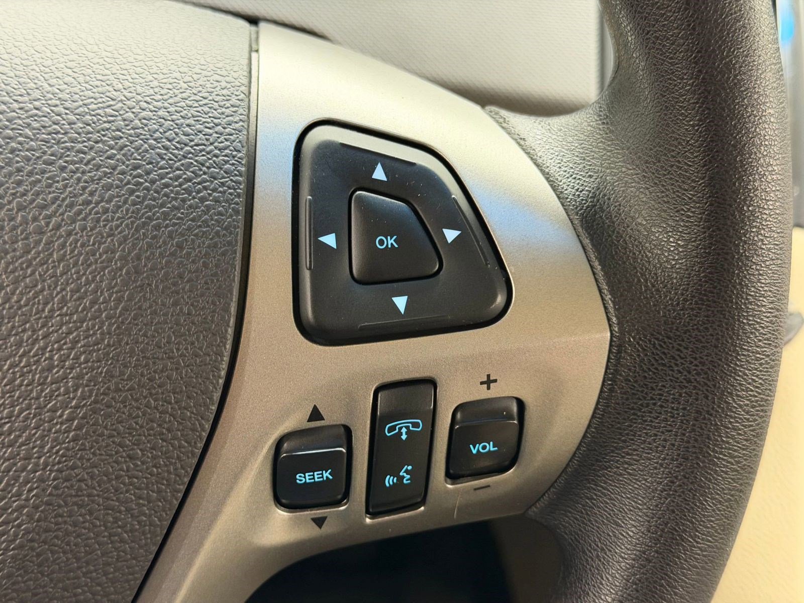 Used 2017 Ford Taurus SE image 25