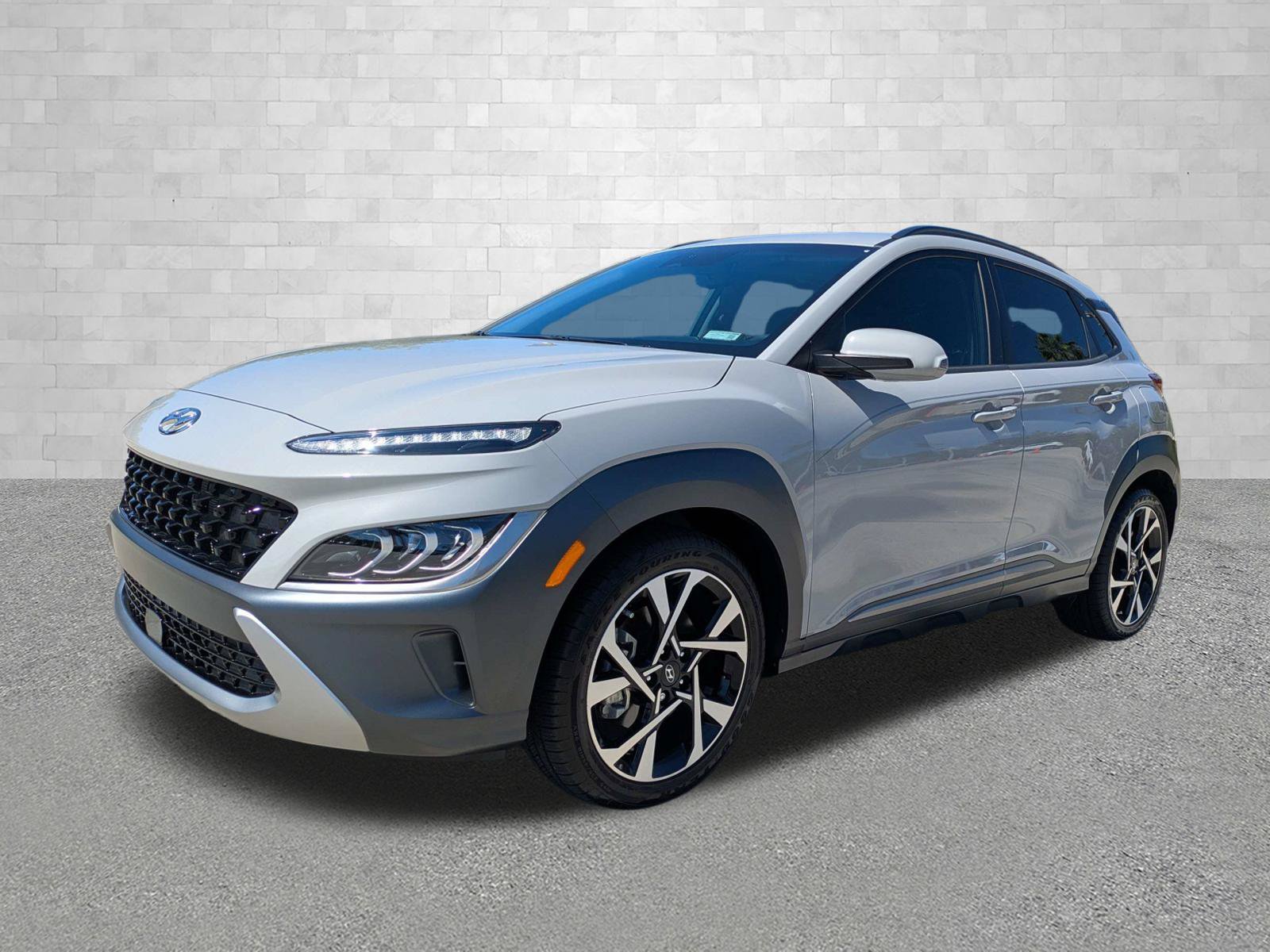 Certified 2023 Hyundai Kona Limited w/ Cargo Package FWD image 5