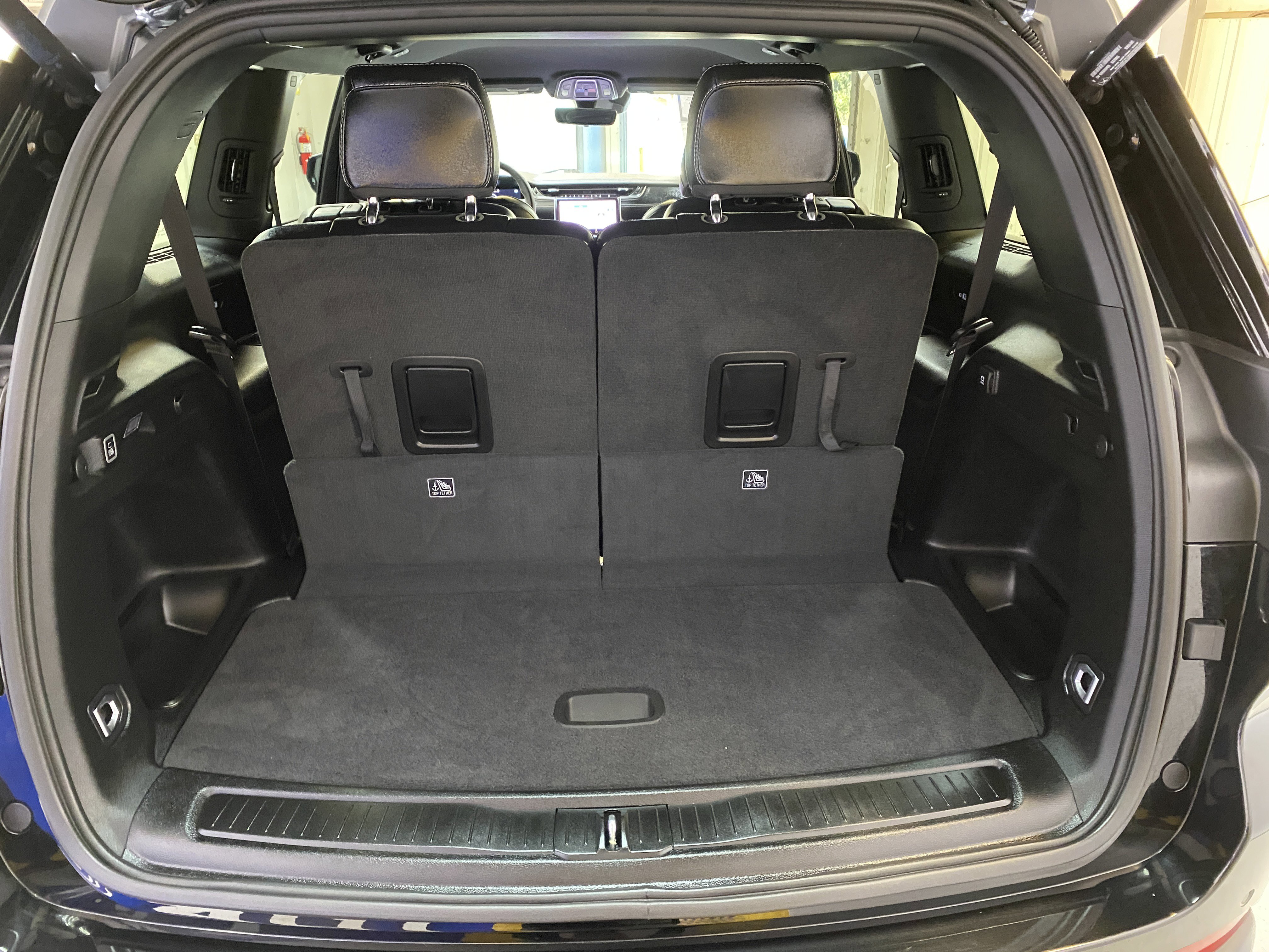 Used 2025 Jeep Grand Cherokee L Limited w/ Black Appearance Package image 31