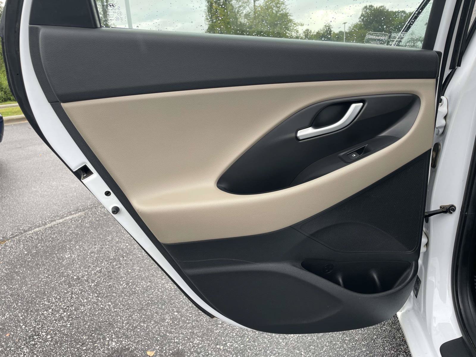 Used 2020 Hyundai Elantra GT FWD image 2